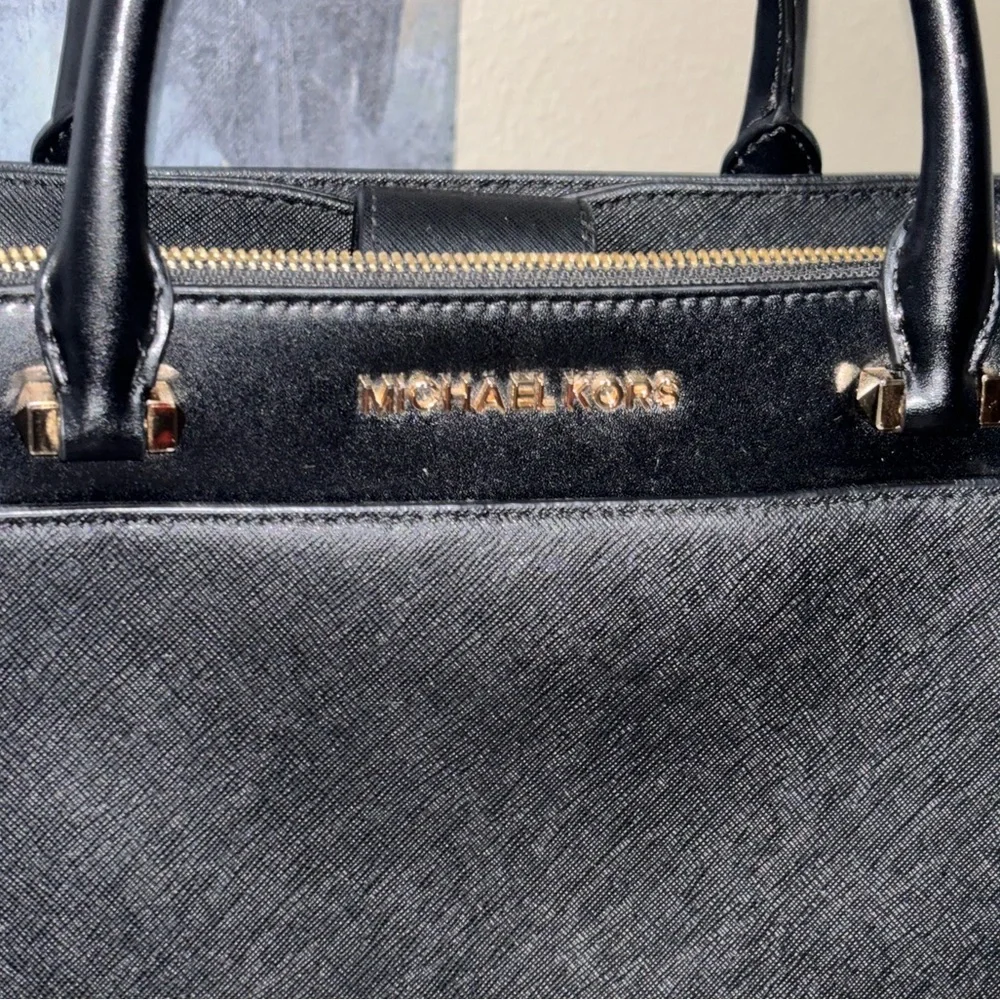 Michael Kors Gibson Leather Satchel
⭐️🌟 Open to Offers 🌟⭐️ - Picture 5 of 10